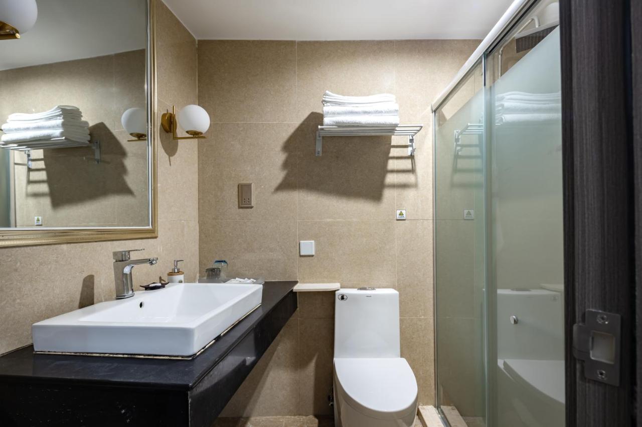 Wenhao Seaview Hotel Sanya Esterno foto