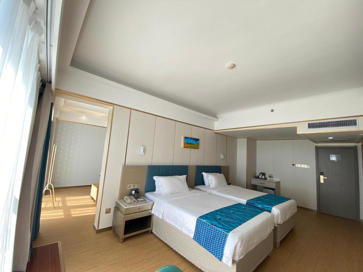 Wenhao Seaview Hotel Sanya Esterno foto